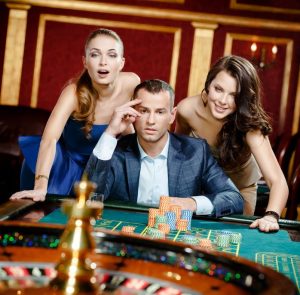 Cómo vestirse para visitar un casino famoso en Monte Carlo o Las Vegas